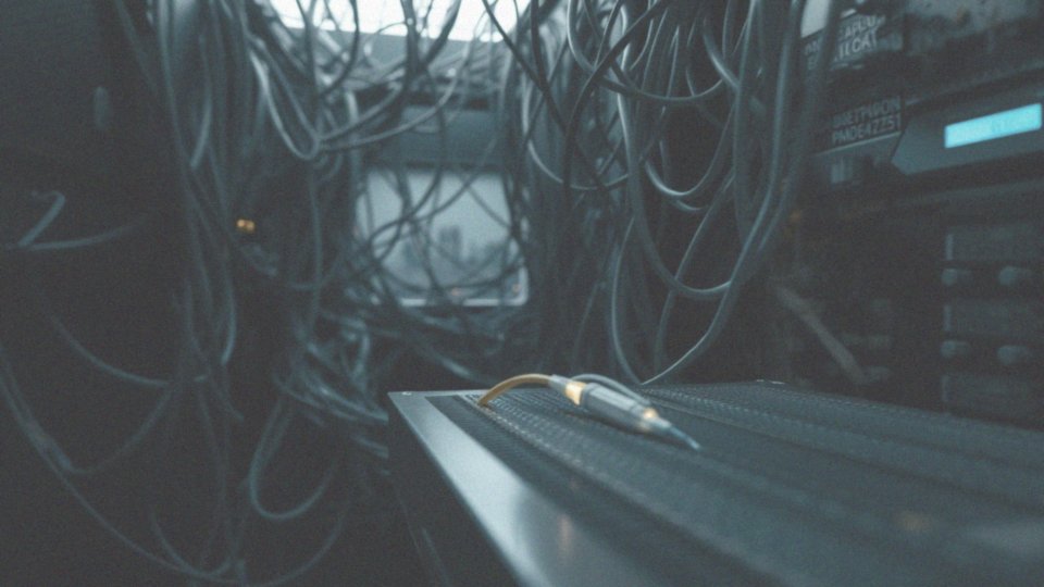 Co to jest tracker w internecie? Wyjaśnienie i zagrożenia